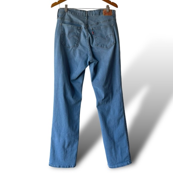 Levi's Women's 314 Shaping Straight Jeans Size 16W Medium Wash Denim Blue​ - Picture 2 of 5